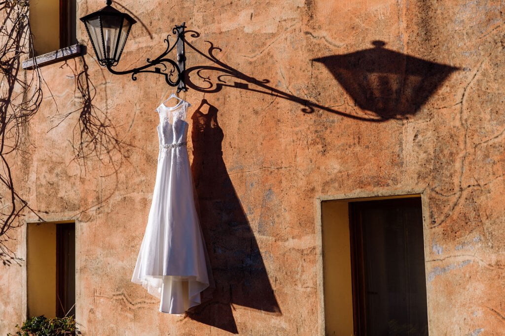 How To Ell Your Wedding Gown