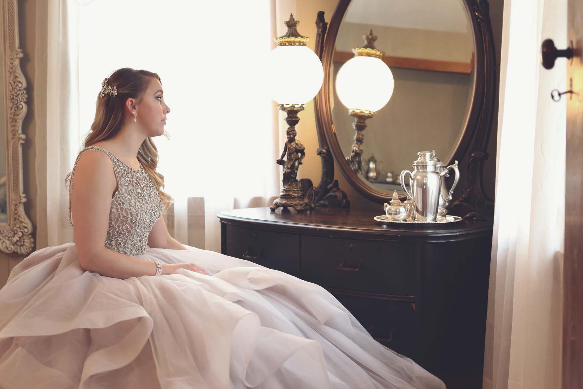 How To Look Thinner In a Wedding Dress